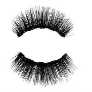 Strike a pose | Magnetic Lashes